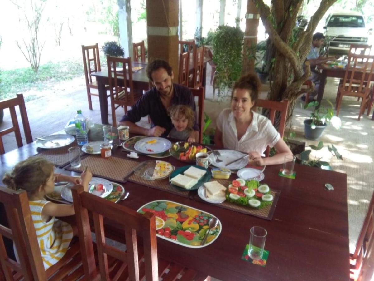 Lavish Eco Jungle Hotel Tissamaharama Buitenkant foto