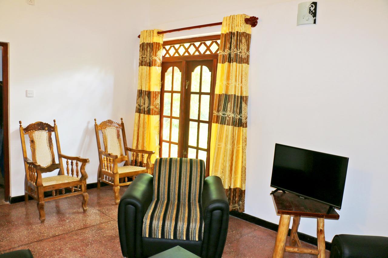 Lavish Eco Jungle Hotel Tissamaharama Buitenkant foto