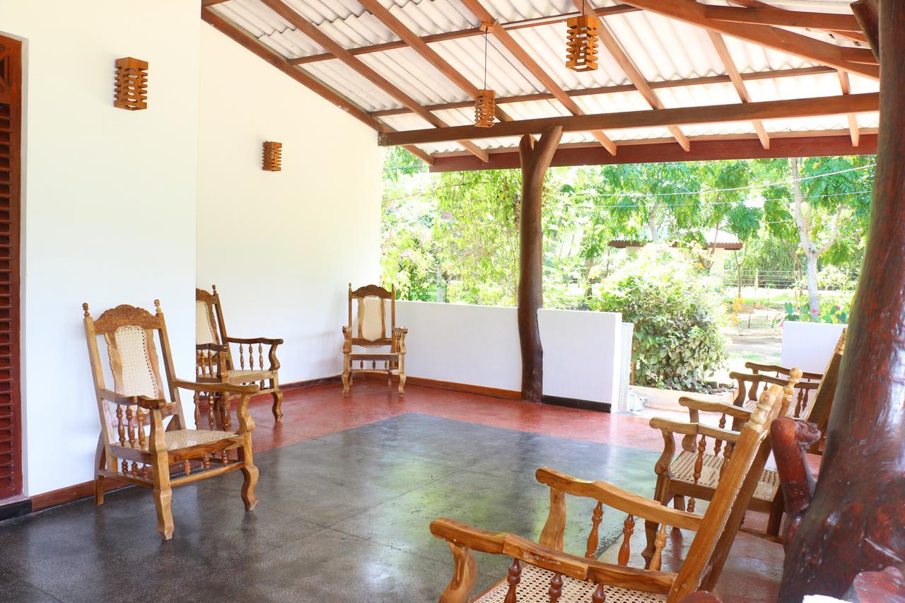 Lavish Eco Jungle Hotel Tissamaharama Buitenkant foto