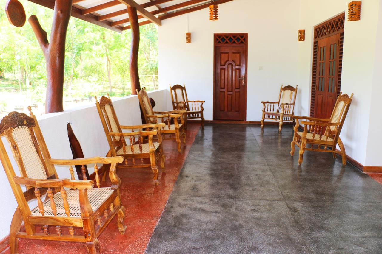 Lavish Eco Jungle Hotel Tissamaharama Buitenkant foto