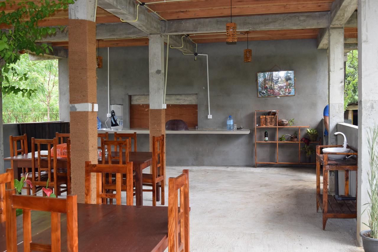 Lavish Eco Jungle Hotel Tissamaharama Buitenkant foto