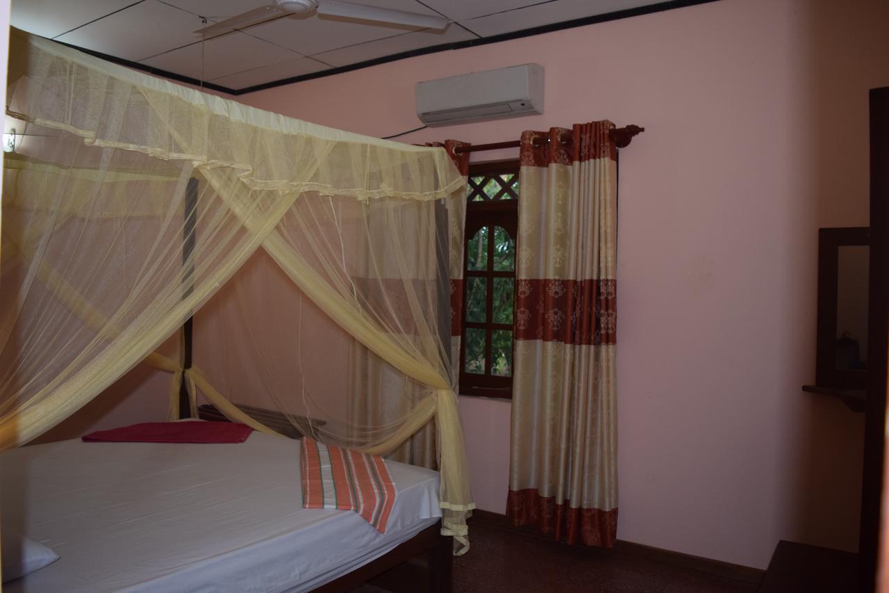 Lavish Eco Jungle Hotel Tissamaharama Buitenkant foto