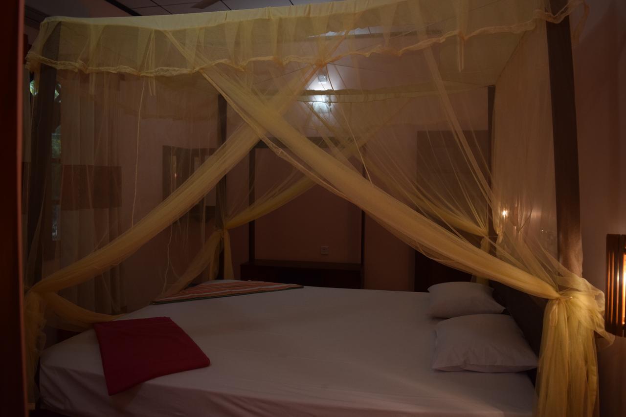 Lavish Eco Jungle Hotel Tissamaharama Buitenkant foto