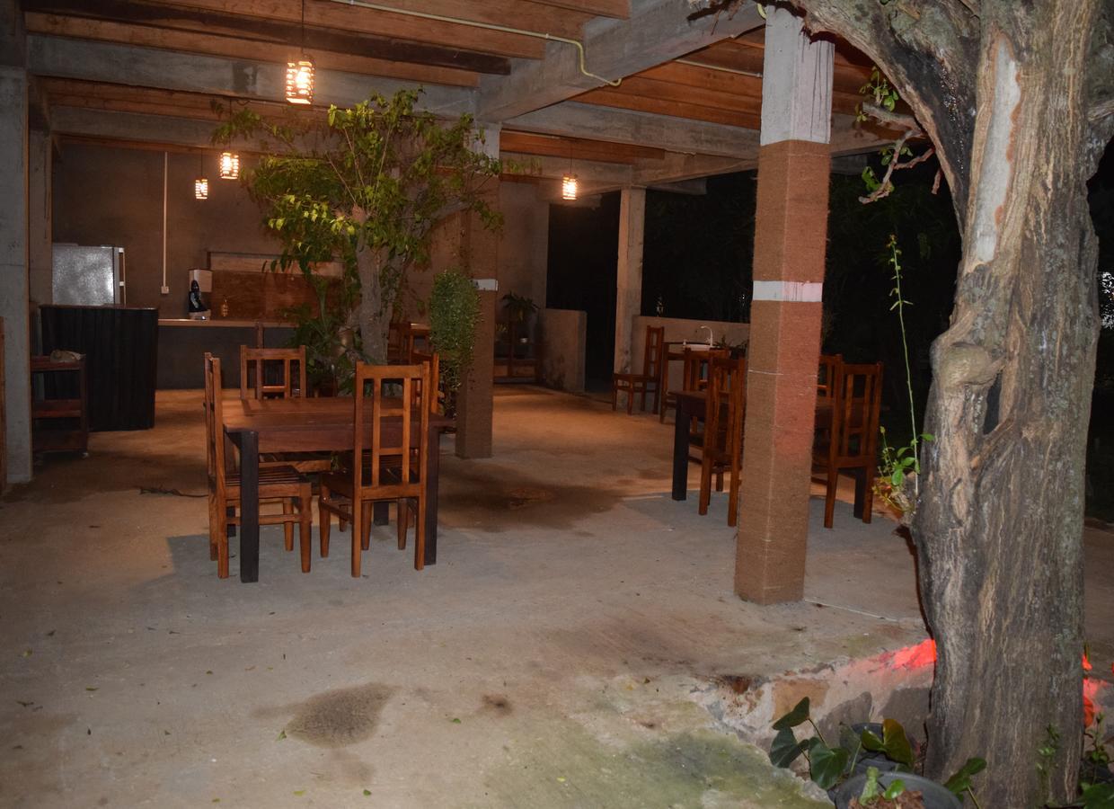Lavish Eco Jungle Hotel Tissamaharama Buitenkant foto